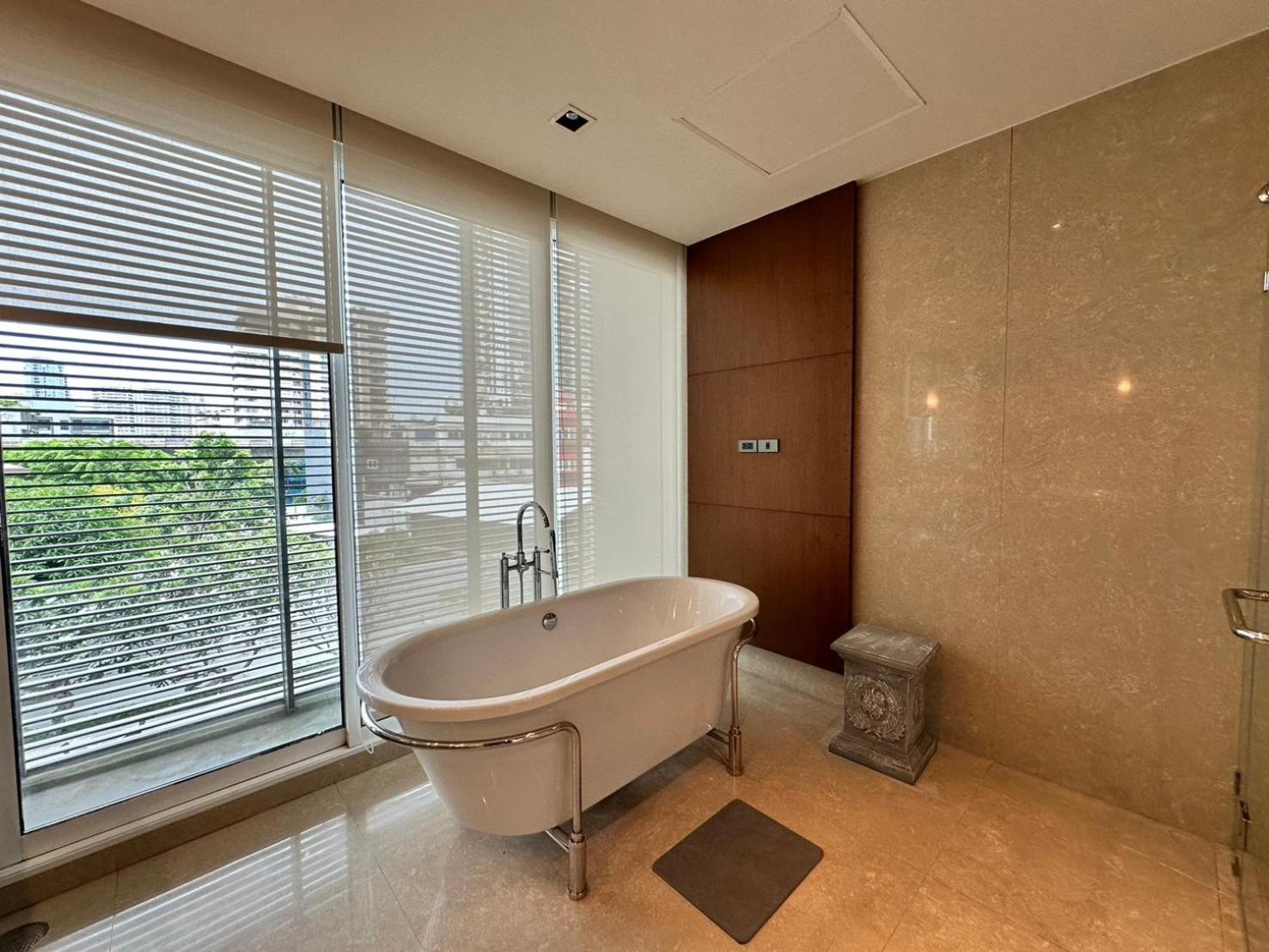 อพาร์ทเม้น Private Penthouse In Sukhumvit *